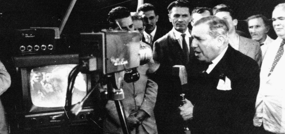 Imagem da inauguração da TV Tupi, em 1950; emissora saiu do ar em 1980, com muitas dívidas