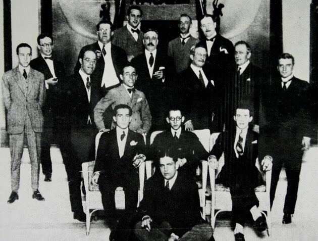 Onze dos participantes da Semana de Arte Moderna de 22, em reunião no Hotel Terminus em 1924